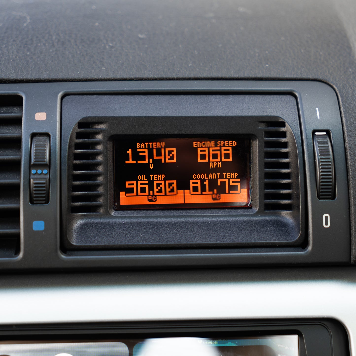 Rendition Gauge.S – Center Vent Digital Gauge for BMW E39 & E46