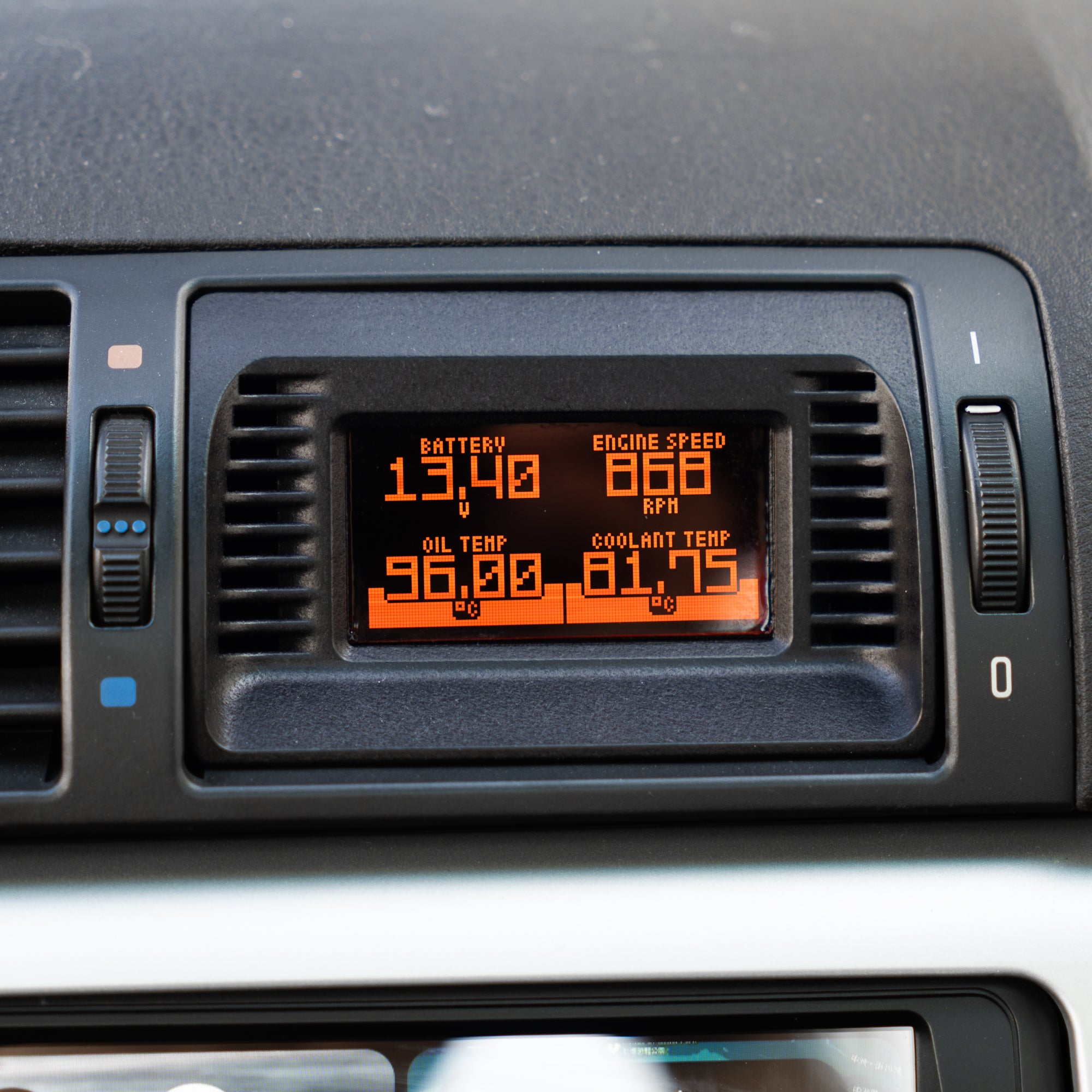 Rendition Gauge.S – Center Vent Digital Gauge for BMW E39 & E46