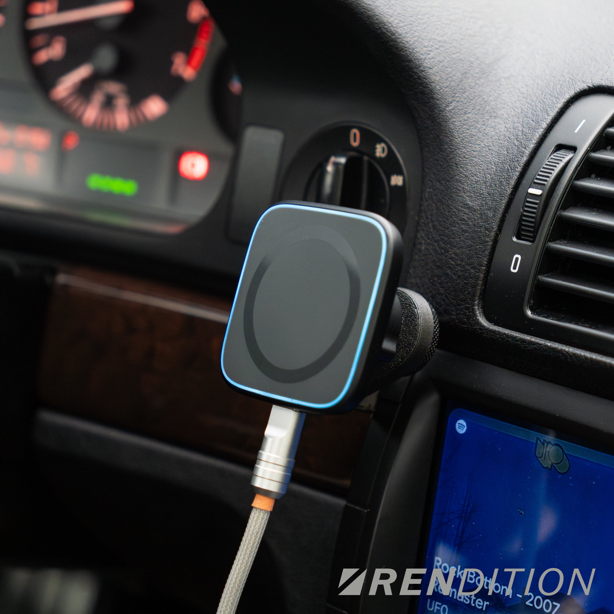 BMW E39 Phone Mount with Auto-Grab and MagSafe Wireless Charger Options